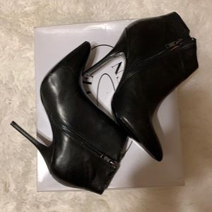 Steve Madden leather booties size 8 med.